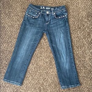 Mid calf low rise Capri jeans for any occasion